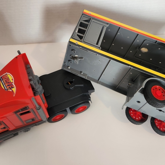 Blaze and the Monster Machines Truck Set - Picture 13 of 14